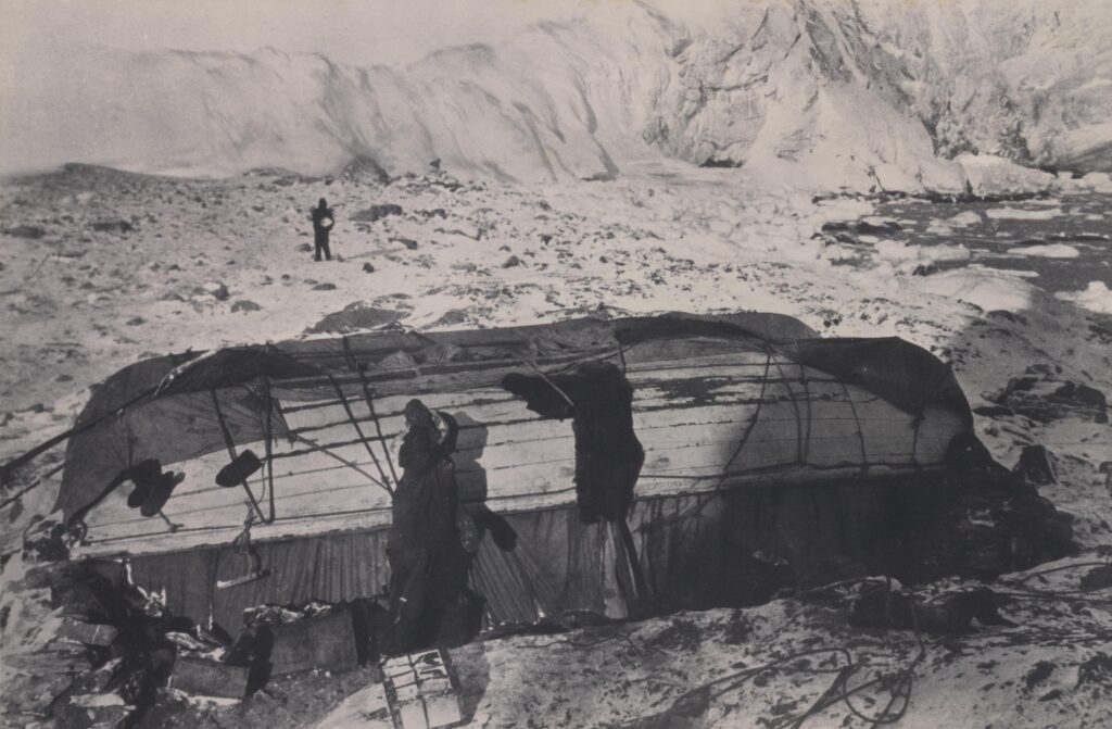 Image to show the shelter on elephant island